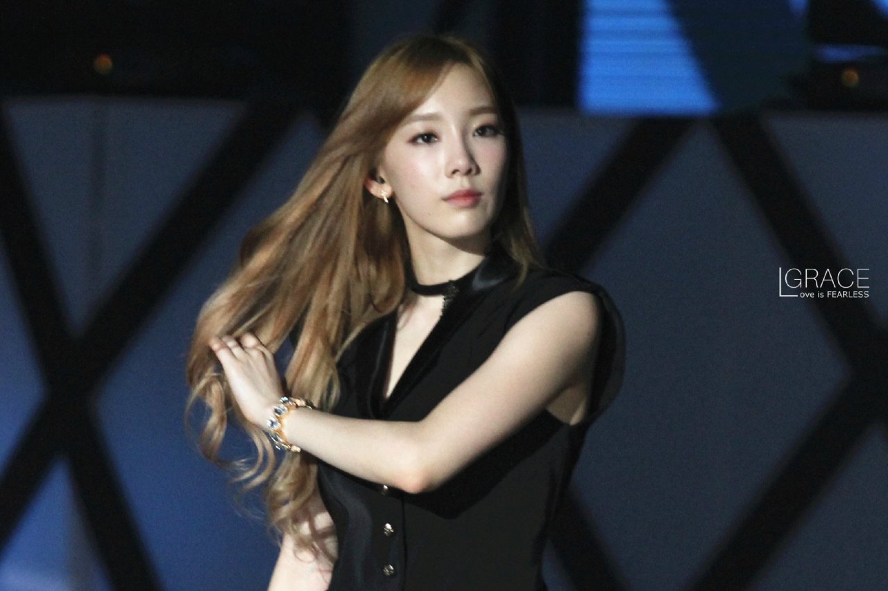 [PIC][30-09-2014]SNSD khởi hành đi Trung Quốc để tham dự "China for GG 1st Fan Party in ShenZhen" vào sáng nay - Page 6 Tumblr_ncrc6qtaw31sewbc1o1_1280