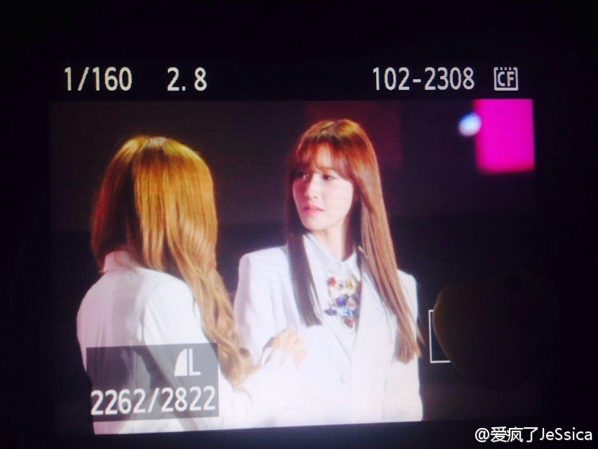 [PIC][24-10-2014]SNSD khởi hành đi Trung Quốc để biểu diễn tại "MBC Korean Music Wave in Beijing 2014" vào chiều nay - Page 4 Tumblr_ne0f9wWgWR1sewbc1o2_1280