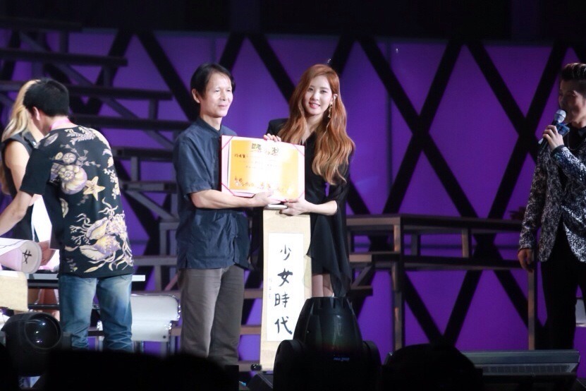 [PIC][30-09-2014]SNSD khởi hành đi Trung Quốc để tham dự "China for GG 1st Fan Party in ShenZhen" vào sáng nay - Page 4 Tumblr_ncq1pnRkMc1sewbc1o3_1280