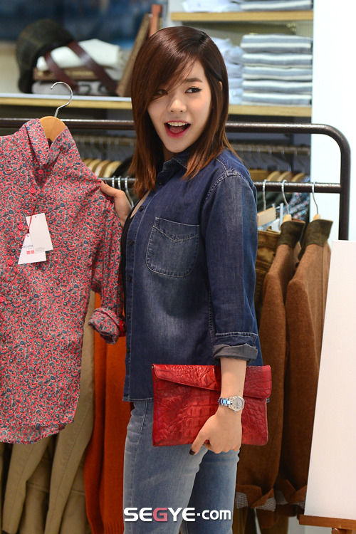 [PIC][03-09-2014]Sunny tham dự sự kiện ra mắt BST mới của thương hiệu "UNIQLO" vào trưa nay Tumblr_nbb8p1EcNf1sewbc1o1_500