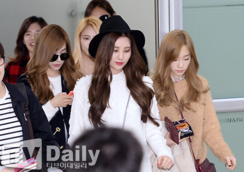 [PIC][26-10-2014]SNSD trở về Hàn Quốc vào trưa nay Tumblr_ne1j1y0MXl1sewbc1o1_500