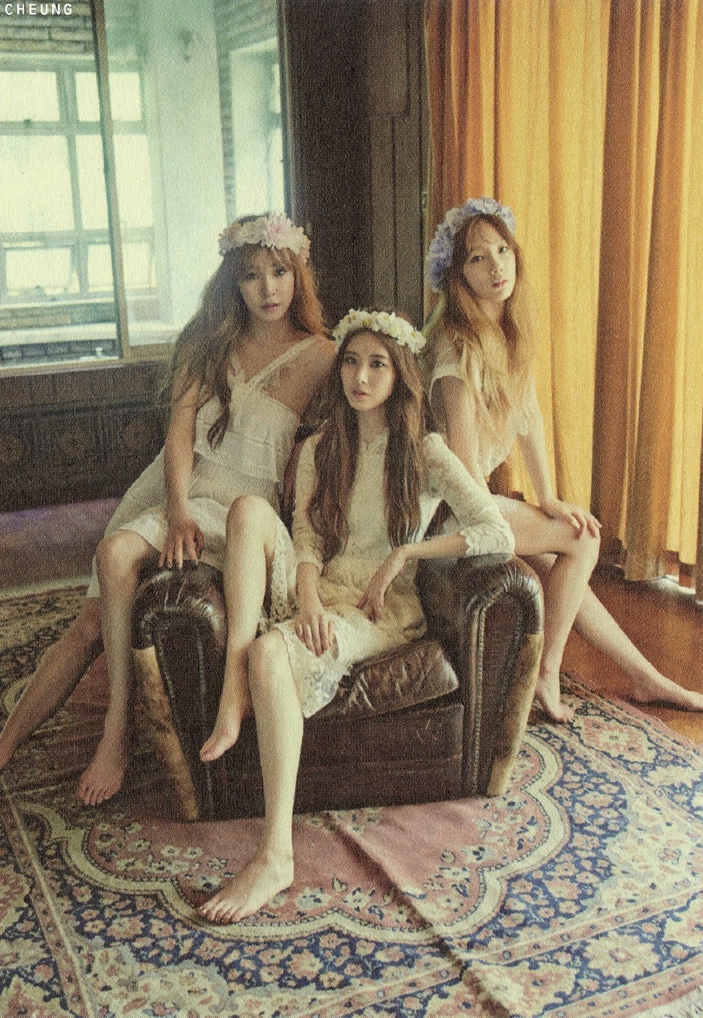 [PIC][19-09-2014]Hình ảnh mới nhất từ Mini Album thứ 2 - "HOLLER" của TaeTiSeo Tumblr_nc4el2qt6t1qc8wf0o10_1280