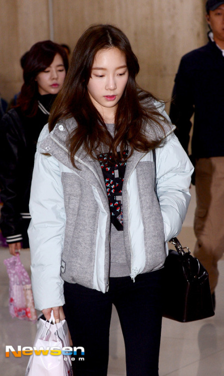 [PIC][30-11-2014]SNSD trở về Hàn Quốc vào trưa nay Tumblr_nfu88o1LGT1sewbc1o1_500