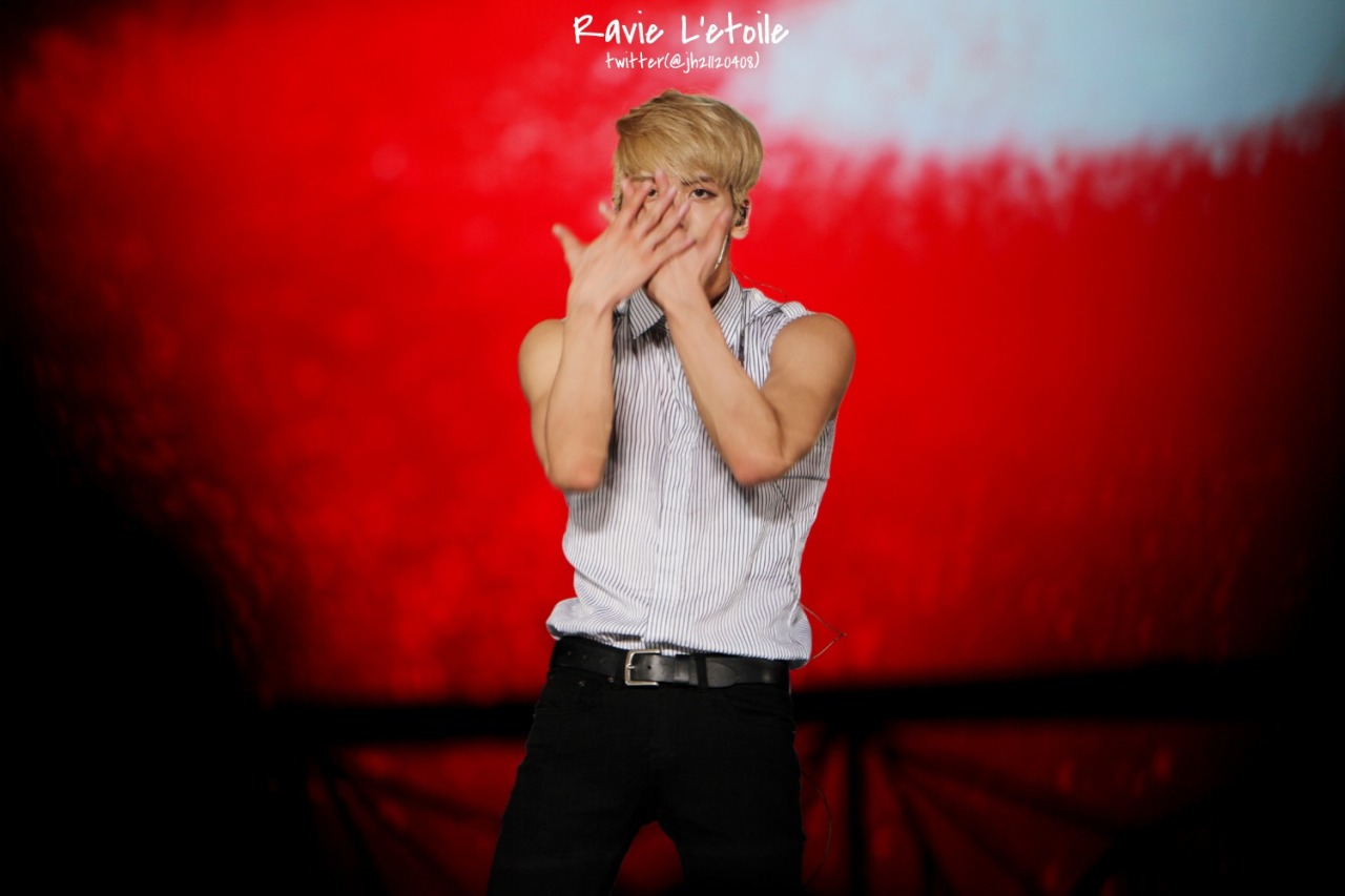 140815 Jonghyun @ SMTOWN IV Live World Tour in Seoul Tumblr_nafwvaPnsf1r36tcgo1_1280