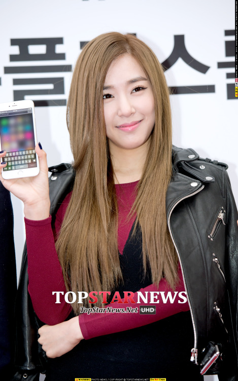 [PIC][31-10-2014]TaeTiSeo tham dự sự kiện "LG U+ iPhone 6 & 6 Plus Launching Fansign" vào sáng sớm nay Tumblr_neakjfMi6v1sewbc1o1_500