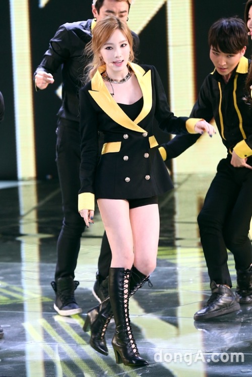 [PIC][13-10-2014]TaeTiSeo biểu diễn tại "SBS 2014 Super Model Contest" vào tối nay Tumblr_nddvzlNSp61sewbc1o1_500