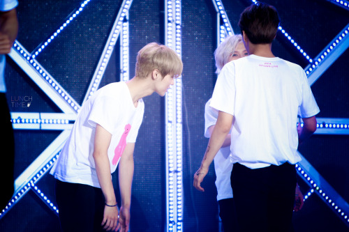 [FANTAKEN] 140815 SMTOWN Live World Tour IV in Seoul [103P] Tumblr_nagmukB2Dl1ralgblo1_500