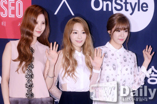 [PIC][22-08-2014]TaeTiSeo tham dự buổi họp báo ra mắt chương trình truyền hình riêng "The TAETISEO" vào chiều nay Tumblr_nap2gjiCFn1sewbc1o1_500