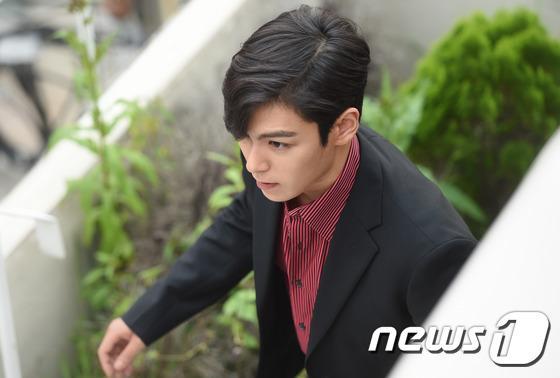 [13/9/14][Pho] TOP @ Korean Media Interview (Updated) Tumblr_nbavdyQkTf1qb2yato7_1280