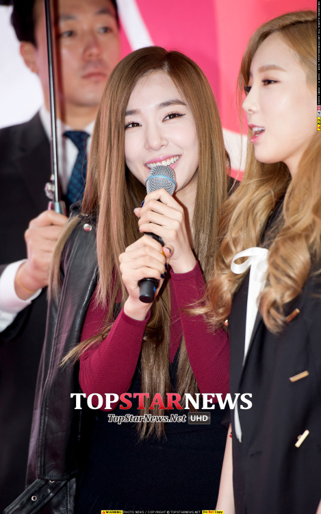 [PIC][31-10-2014]TaeTiSeo tham dự sự kiện "LG U+ iPhone 6 & 6 Plus Launching Fansign" vào sáng sớm nay Tumblr_neak6hguLZ1sewbc1o1_500