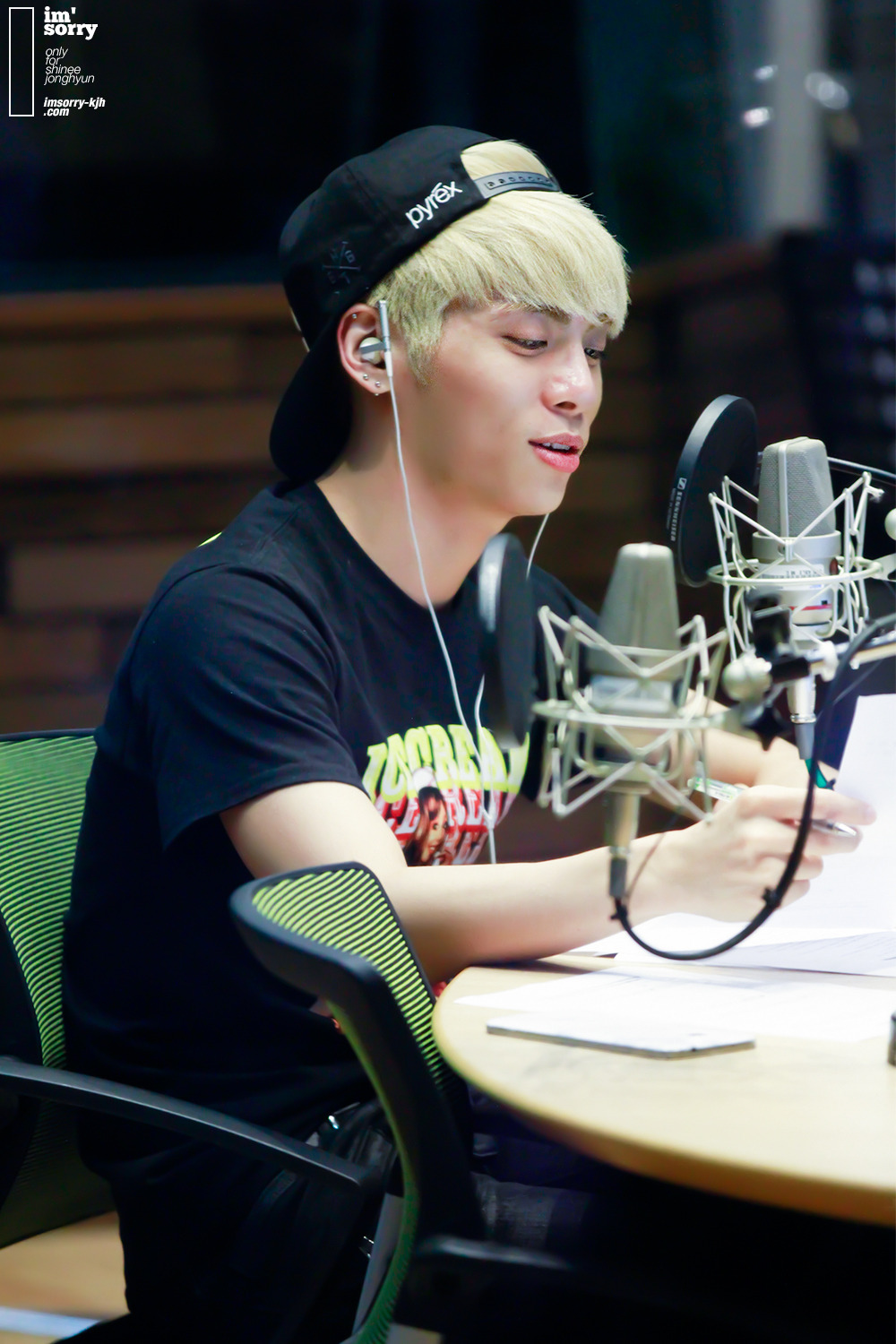 140827 Jonghyun @ MBC Blue Night Tumblr_nbhccgoybC1r36tcgo1_1280