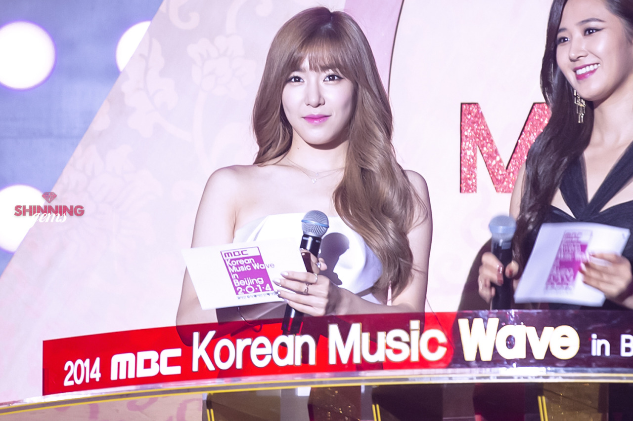 [PIC][24-10-2014]SNSD khởi hành đi Trung Quốc để biểu diễn tại "MBC Korean Music Wave in Beijing 2014" vào chiều nay - Page 4 Tumblr_ne1pcqmhwP1sewbc1o4_1280