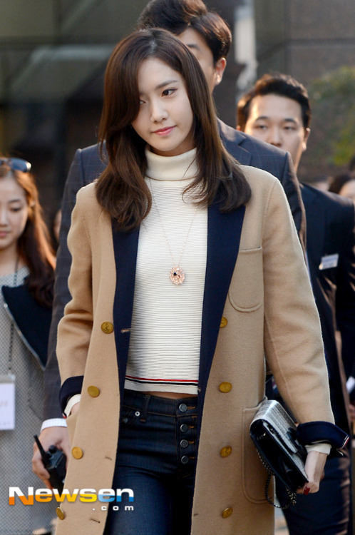 [PIC][24-10-2015]YoonA tham dự buổi fansign cho thương hiệu "LOVCAT" vào chiều nay Tumblr_nwptv5UGpR1sewbc1o1_500