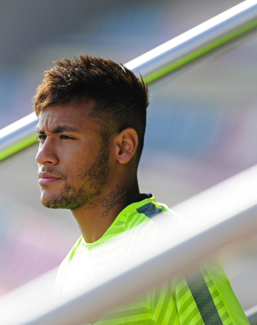 Neymar Jr. - Page 26 Tumblr_nhp8cb0A9o1tjukn1o1_500