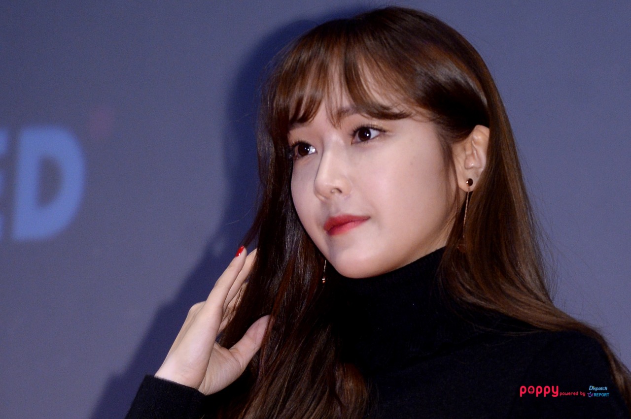 [PIC][07-11-2015]Jessica tham dự buổi Fansign cho dòng mỹ phẩm "J.ESTINA RED" tại "Myeongdong Lotte Cinema" vào chiều nay - Page 2 Tumblr_nxgph01KzZ1tuu6bfo2_1280