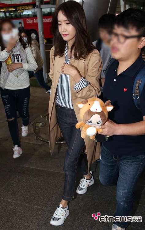 [PIC][20-04-2016]YoonA trở về Hàn Quốc + Đáp chuyến bay sang Nhật Bản dự sự kiện "Louis Vuitton Exhibition" vào chiều nay Tumblr_o5xufq50N21sewbc1o1_500