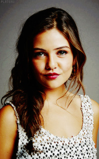 Danielle Campbell Tumblr_njb5c9Dsra1tih7oto1_250