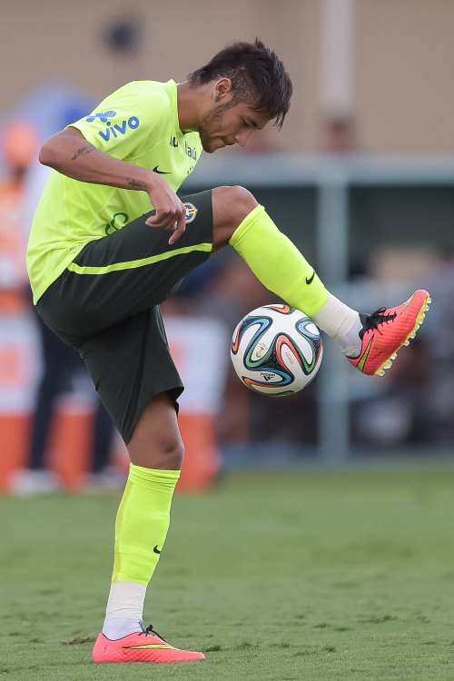 Neymar Jr. - Page 15 Tumblr_n6kereLRUu1rjev45o1_500