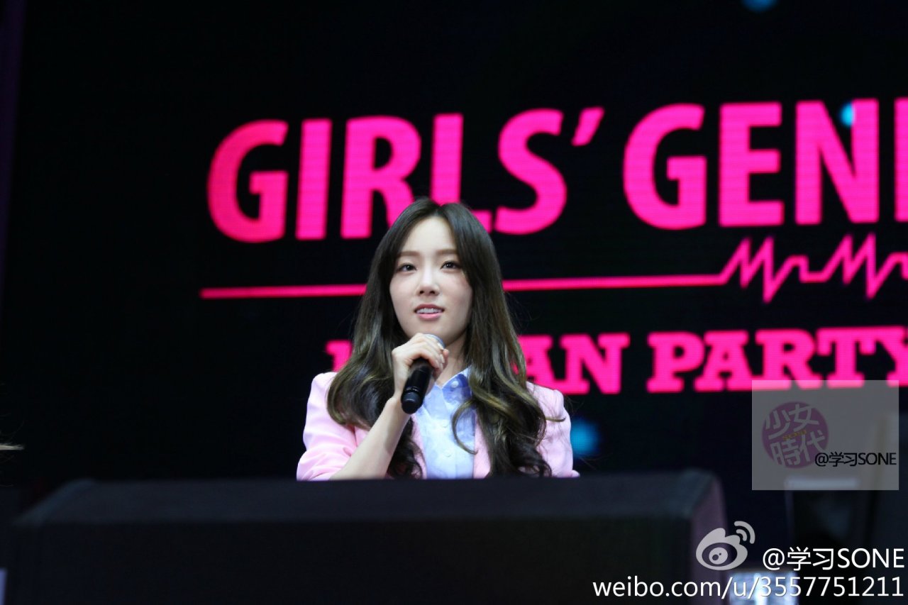 [PIC][29-11-2014]SNSD khởi hành đi Trung Quốc để tham dự "China for GG 1st Fan Party in Bejing" vào sáng nay - Page 8 Tumblr_nfymn5VfVz1sewbc1o5_1280