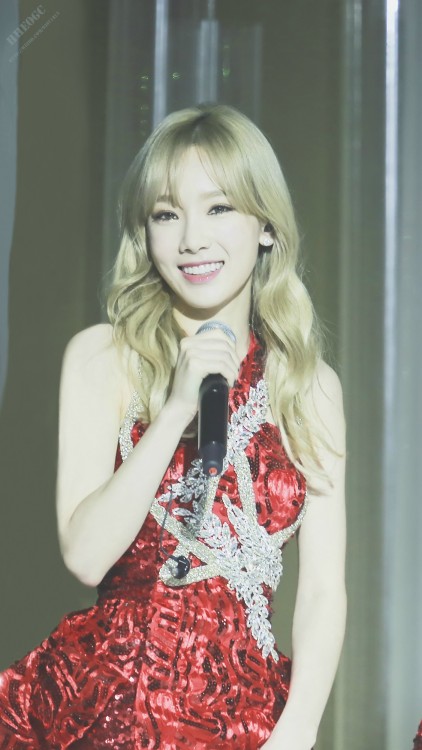 [PIC][27-10-2015]TaeTiSeo khởi hành đi Thượng Hải – Trung Quốc để tham dự "Lễ kỷ niệm 35 năm thành lập Louis Quatorze" vào sáng nay - Page 3 Tumblr_nwxoeuuLfn1sewbc1o1_500