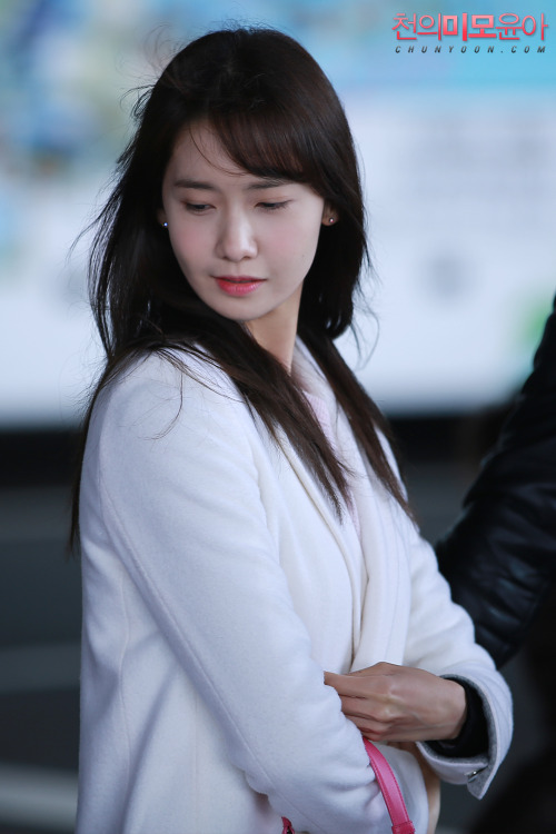 [PIC][23-02-2015]YoonA trở về Hàn Quốc vào sáng nay Tumblr_nkhgz6X3dN1sewbc1o1_500