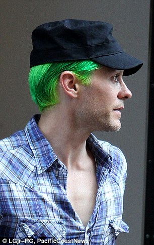 Jared Leto dans les rues de NYC - août 2015 [candids] Tumblr_nsjqcfQyvt1tv0m29o2_400