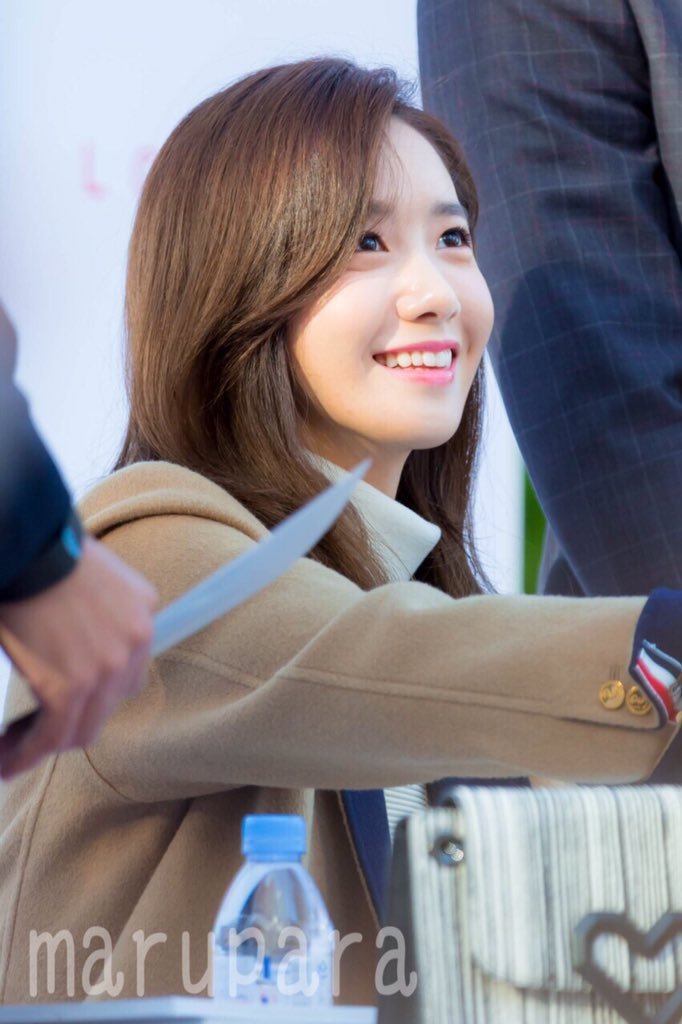 [PIC][24-10-2015]YoonA tham dự buổi fansign cho thương hiệu "LOVCAT" vào chiều nay - Page 3 Tumblr_nws2hibZTh1sewbc1o4_1280