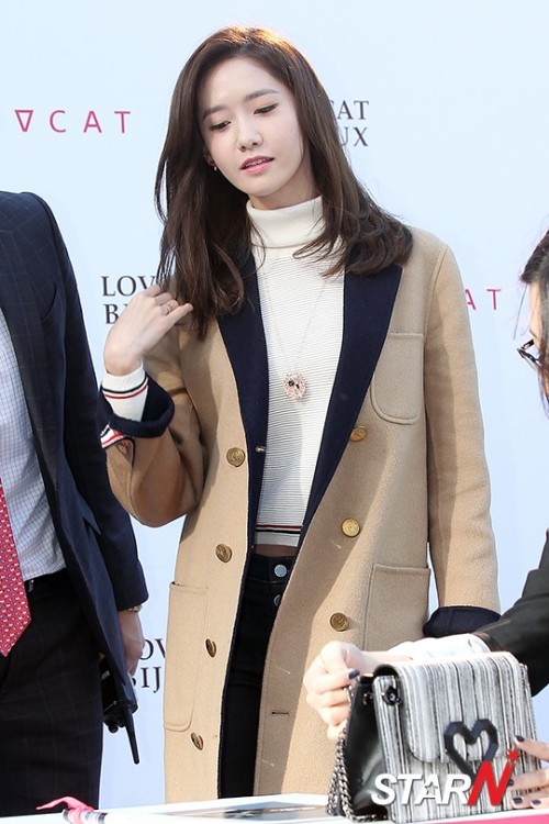 [PIC][24-10-2015]YoonA tham dự buổi fansign cho thương hiệu "LOVCAT" vào chiều nay Tumblr_nwpt6nZ57H1sewbc1o1_500