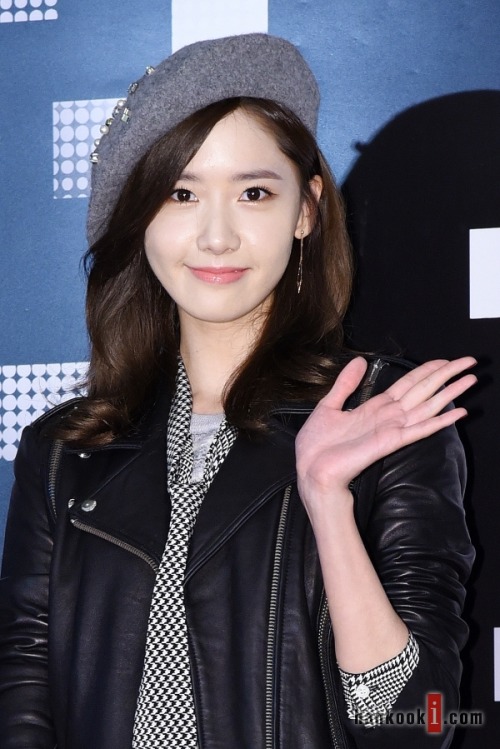 [PIC][19-10-2015]YoonA tham dự buổi công chiếu bộ phim "The Phone" vào tối nay Tumblr_nwh4fpUUri1sewbc1o1_500