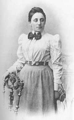 Nhà toán học Emmy Noether và định lý Noether trong vật lý Noether