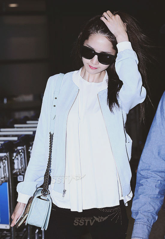 [PIC][15-05-2014]YoonA trở về Hàn Quốc vào chiều nay Tumblr_n5mhhwvqMg1sewbc1o4_1280