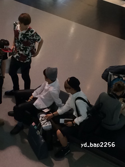 FAN.TAKEN| صور B.A.P في مطار GIMPO عائدون من اليابان بتاريخ 140616 ..  Tumblr_n78t5p36cl1t5la3fo1_500