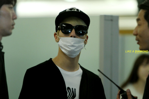 140602 Jonghyun @ Aeropuerto Pudong hacia Corea Tumblr_n73o86KIU31r36tcgo1_500