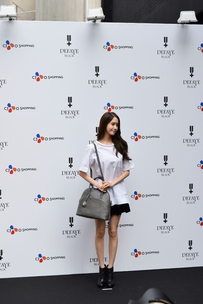 [PIC][11-04-2014]YoonA xuất hiện tại sự kiện ra mắt thương hiệu "Defaye Black" vào chiều nay Tumblr_n3zdanRL6M1sewbc1o2_1280