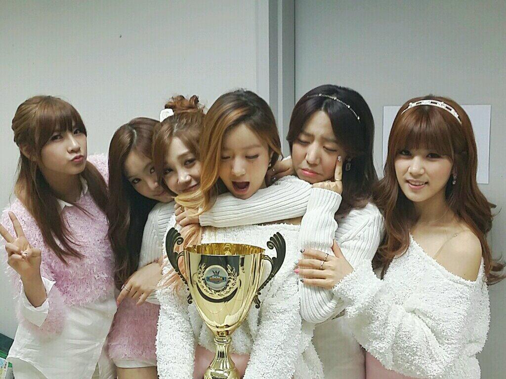 فوز A-PINK في برنامج Show Champion Tumblr_n3rf24FcN81shlzd0o1_1280