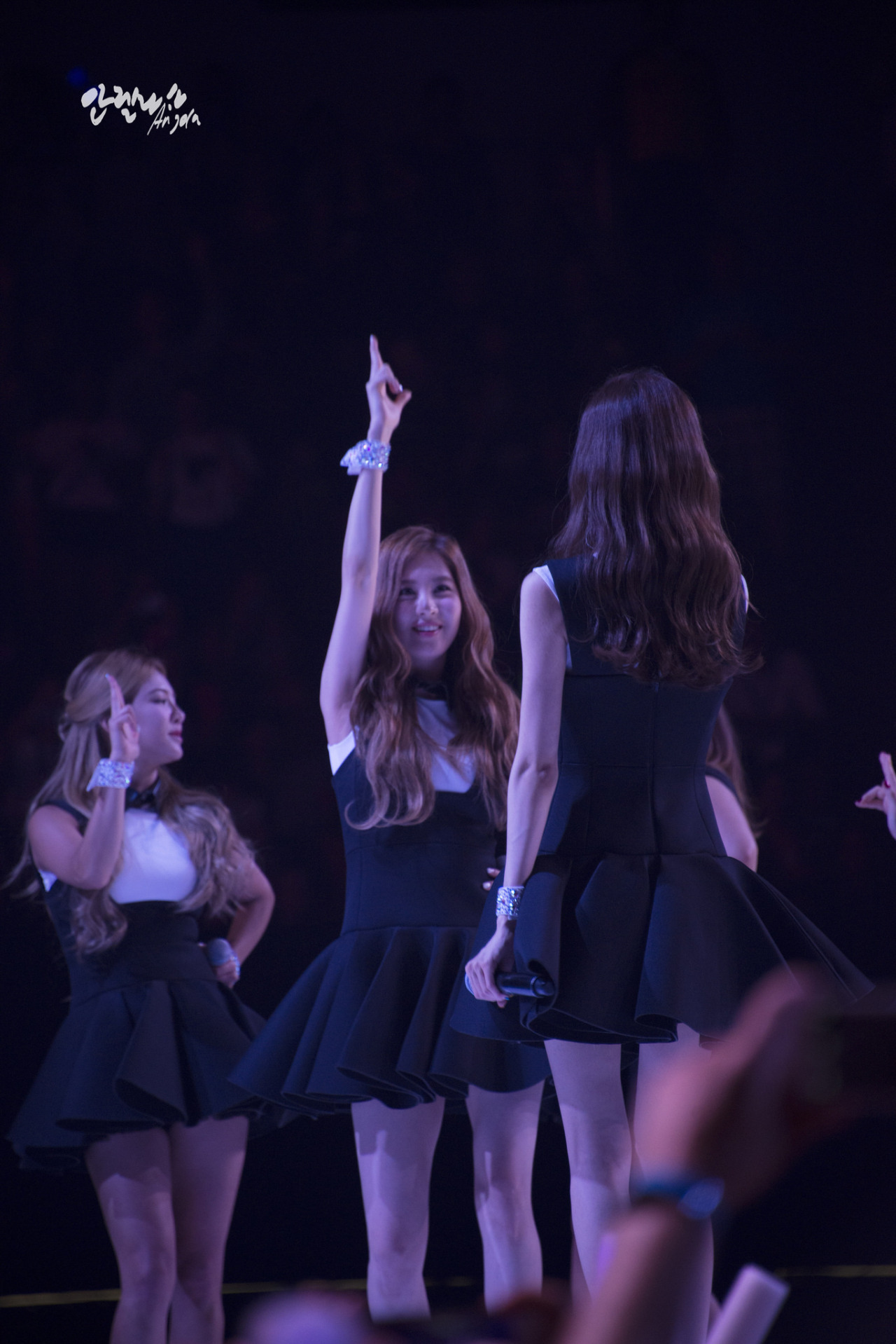 [PIC][07-08-2014]SNSD khởi hành đi LA để tham dự "KCON 2014" vào hôm nay - Page 9 Tumblr_naaswvmzL01sewbc1o6_1280