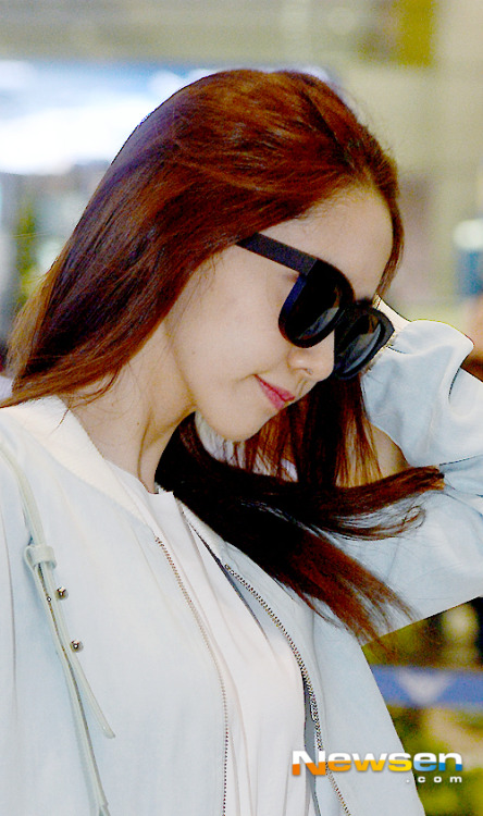 [PIC][15-05-2014]YoonA trở về Hàn Quốc vào chiều nay Tumblr_n5m1tiCPQr1sewbc1o1_500