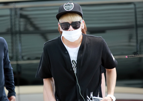 140602 Jonghyun @ Aeropuerto Pudong hacia Corea Tumblr_n6neounEFv1r36tcgo1_500