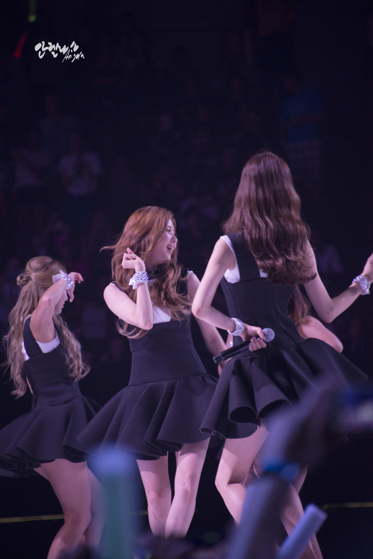 [PIC][07-08-2014]SNSD khởi hành đi LA để tham dự "KCON 2014" vào hôm nay - Page 9 Tumblr_naaswvmzL01sewbc1o8_1280