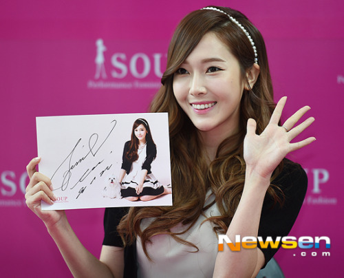 [PIC][04-04-2014]Jessica tham dự buổi fansign cho thương hiệu "SOUP" vào trưa nay Tumblr_n3hskw7Weh1sewbc1o1_500