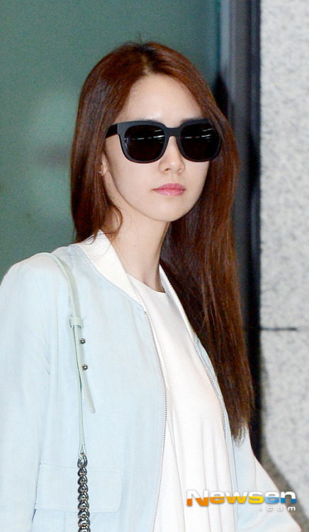 [PIC][15-05-2014]YoonA trở về Hàn Quốc vào chiều nay Tumblr_n5m1u2XLEB1sewbc1o1_500