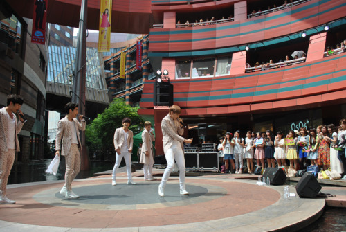 [Fotos] 140601 F.CUZ evento de liberación Tumblr_n6w7l13sEV1qcrhyko2_500