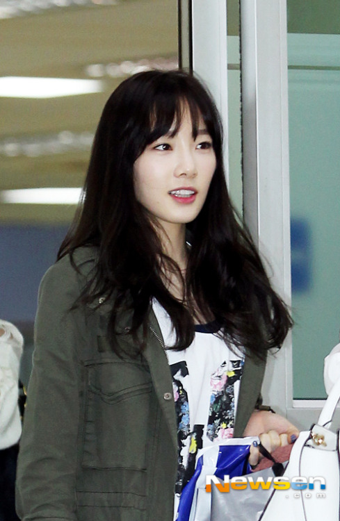 [PIC][26-05-2014]TaeYeon - Tiffany - HyoYeon và SeoHyun trở về Hàn Quốc vào trưa nay Tumblr_n663apuOOQ1sewbc1o1_500