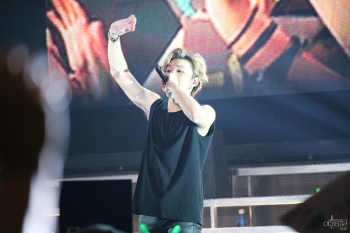 FAN.TAKEN| صور B.A.P في Live On Earth 2014 سينغافورة بتاريخ 140531 Tumblr_n6i7mzpFpU1rnkj5ho1_500