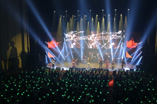 FAN.TAKEN| صور B.A.P في Live On Earth في فوكاكا-اليابان “اليوم الأول” Tumblr_n6nkojTDij1rnkj5ho1_500