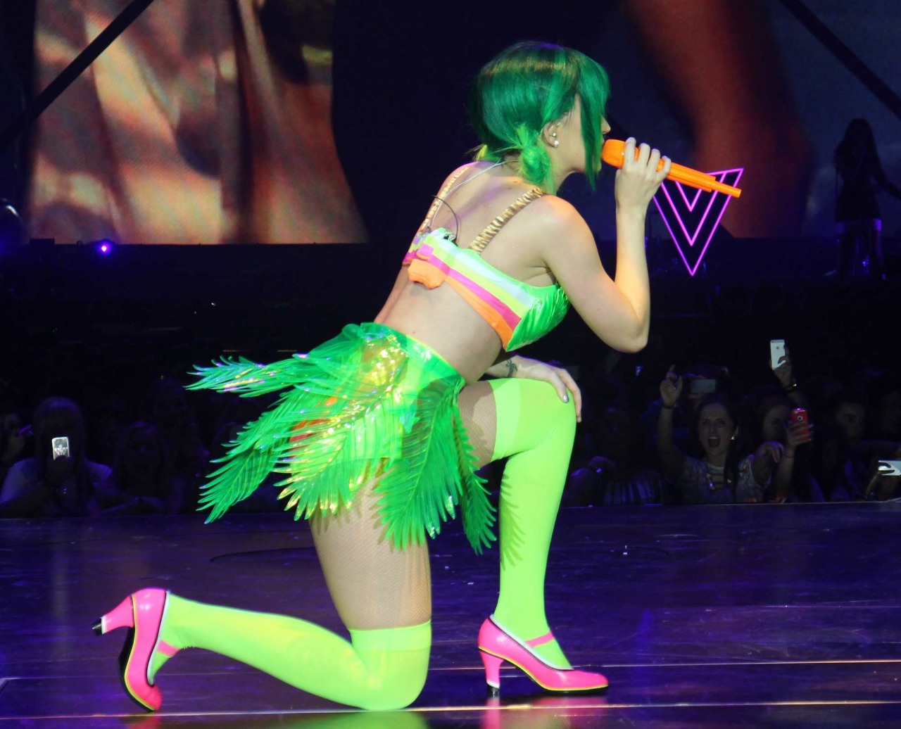 The Prismatic World Tour (II) » ''2014 Top Female Tour'' - Tokyo, JAP | +154M$ - Página 5 Tumblr_n58y4xKX7V1qc70kwo9_1280