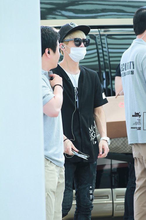 140602 Jonghyun @ Aeropuerto Pudong hacia Corea Tumblr_n6nfqjzjji1r36tcgo1_500