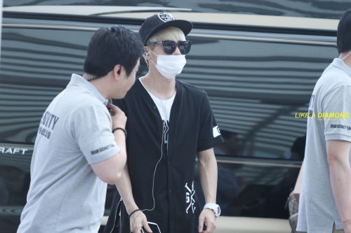 140602 Jonghyun @ Aeropuerto Pudong hacia Corea Tumblr_n73o4kzFJ81r36tcgo1_500