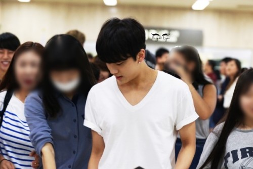 FAN.TAKEN| صور B.A.P في مطار Gimpo الدولي عائدون من اليابان تاريخ 7 SEP .. Tumblr_nbji8bPhGl1rnkj5ho1_500