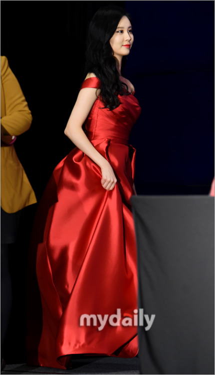 [OTHER][10-11-2014]SeoHyun tham dự buổi họp báo cho vở nhạc kịch mới của cô "Gone With The Wind" Tumblr_net6y7TzsX1sewbc1o1_500